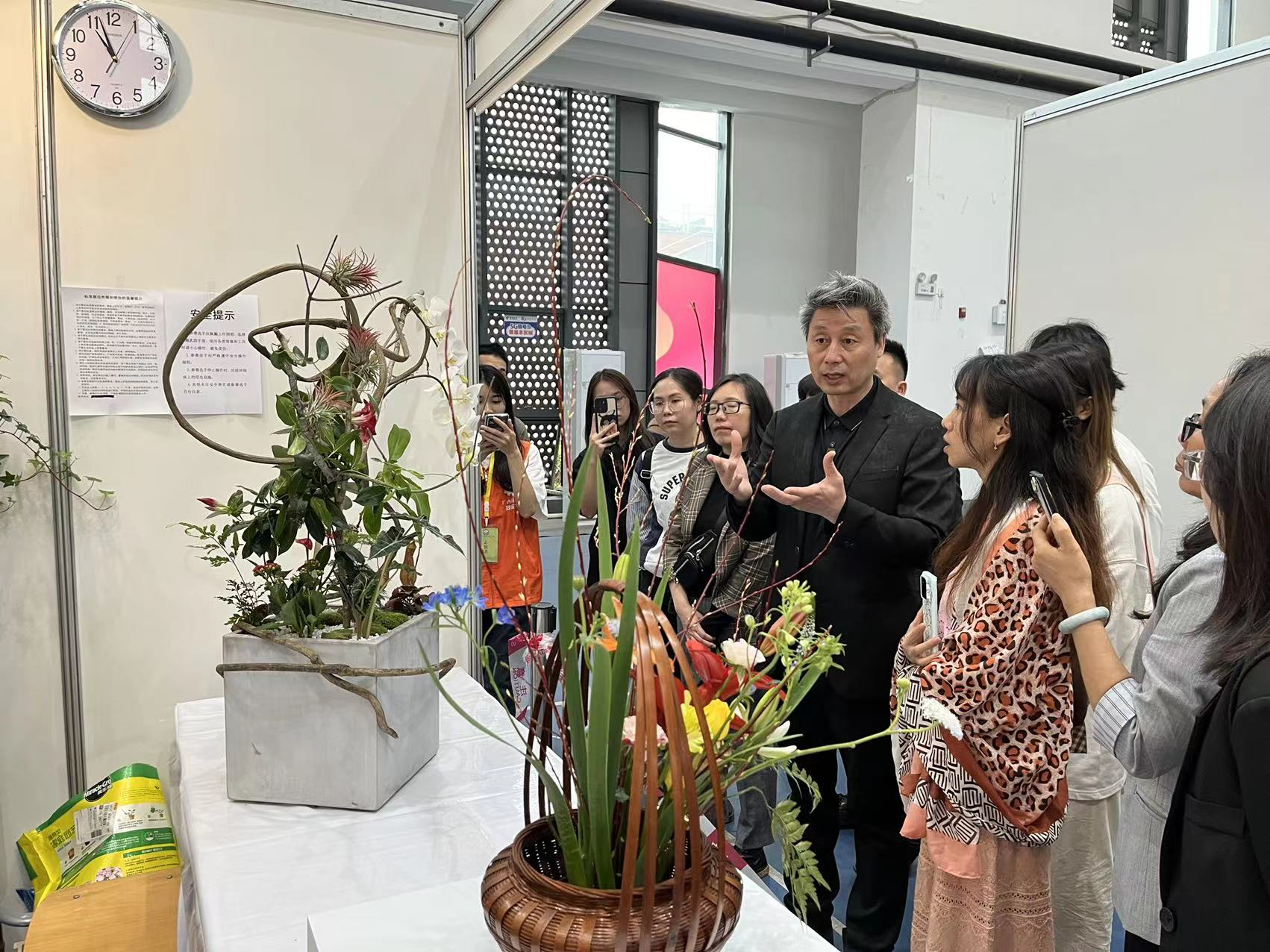 裁判代表对首页学子作品进行点评