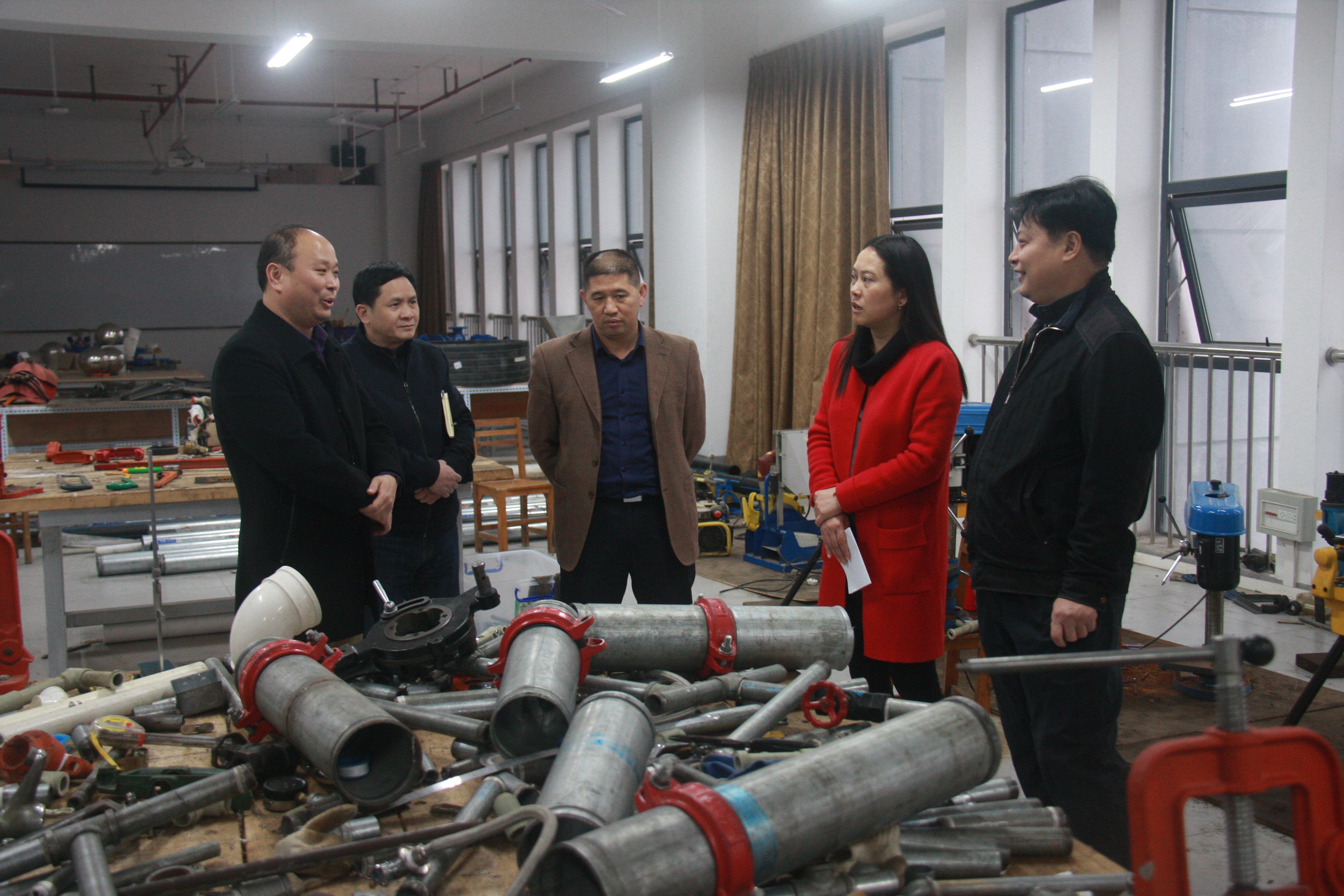 黄永光主任介绍雷速在线网站设备实训基地