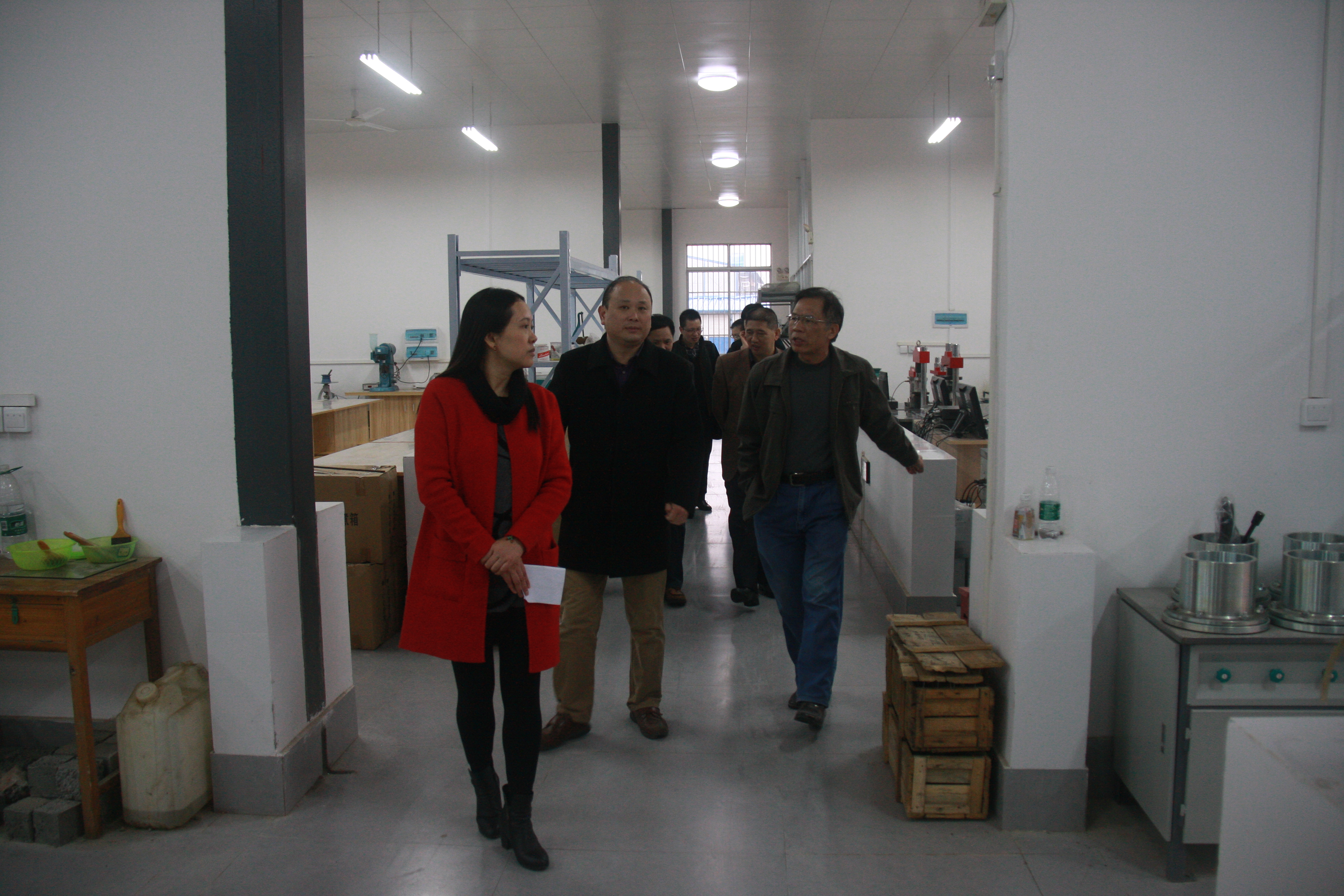 谢雄敏主任介绍雷速在线网站材料实训基地