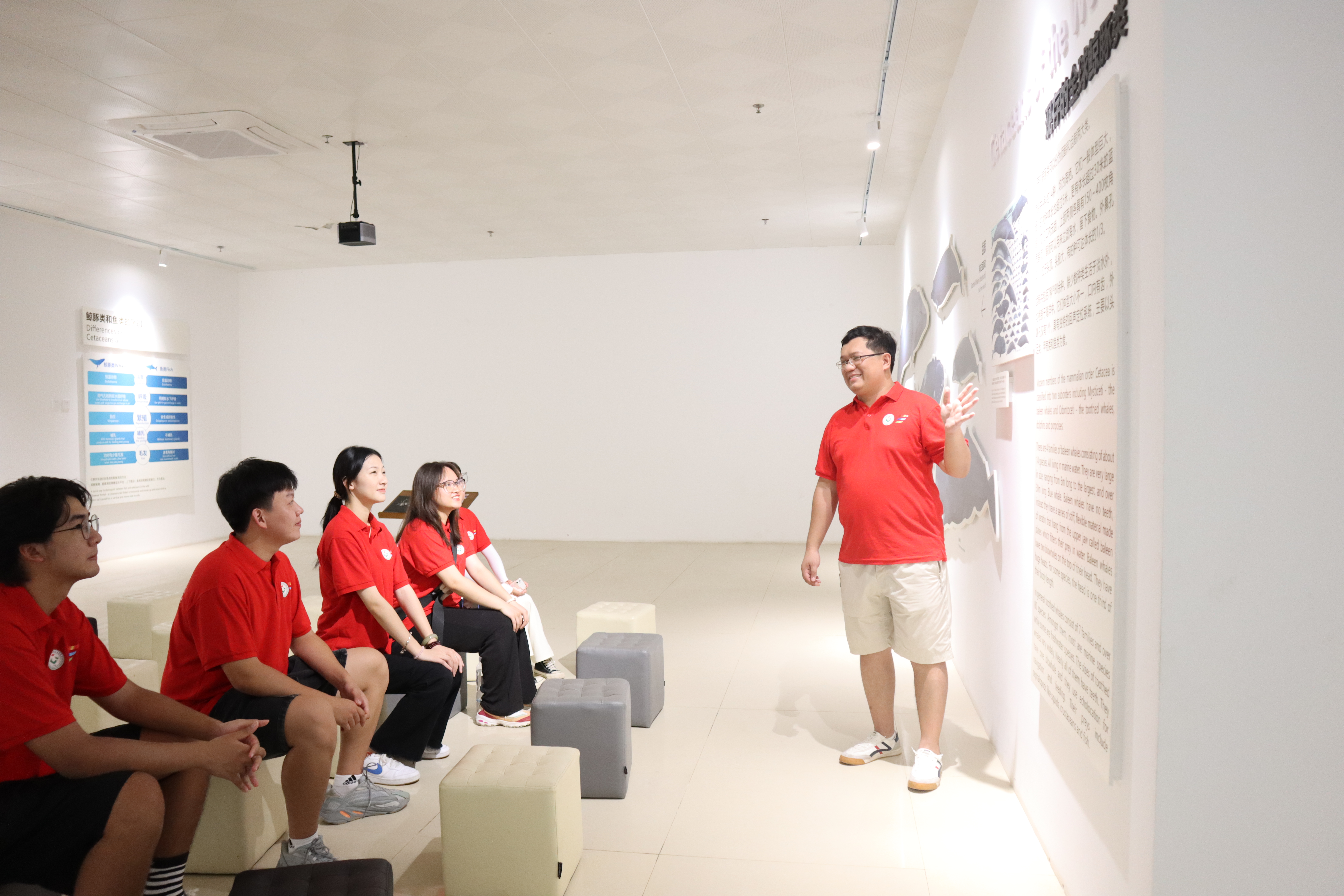 思政老师结合馆内知识强调生态文明建设的重要性