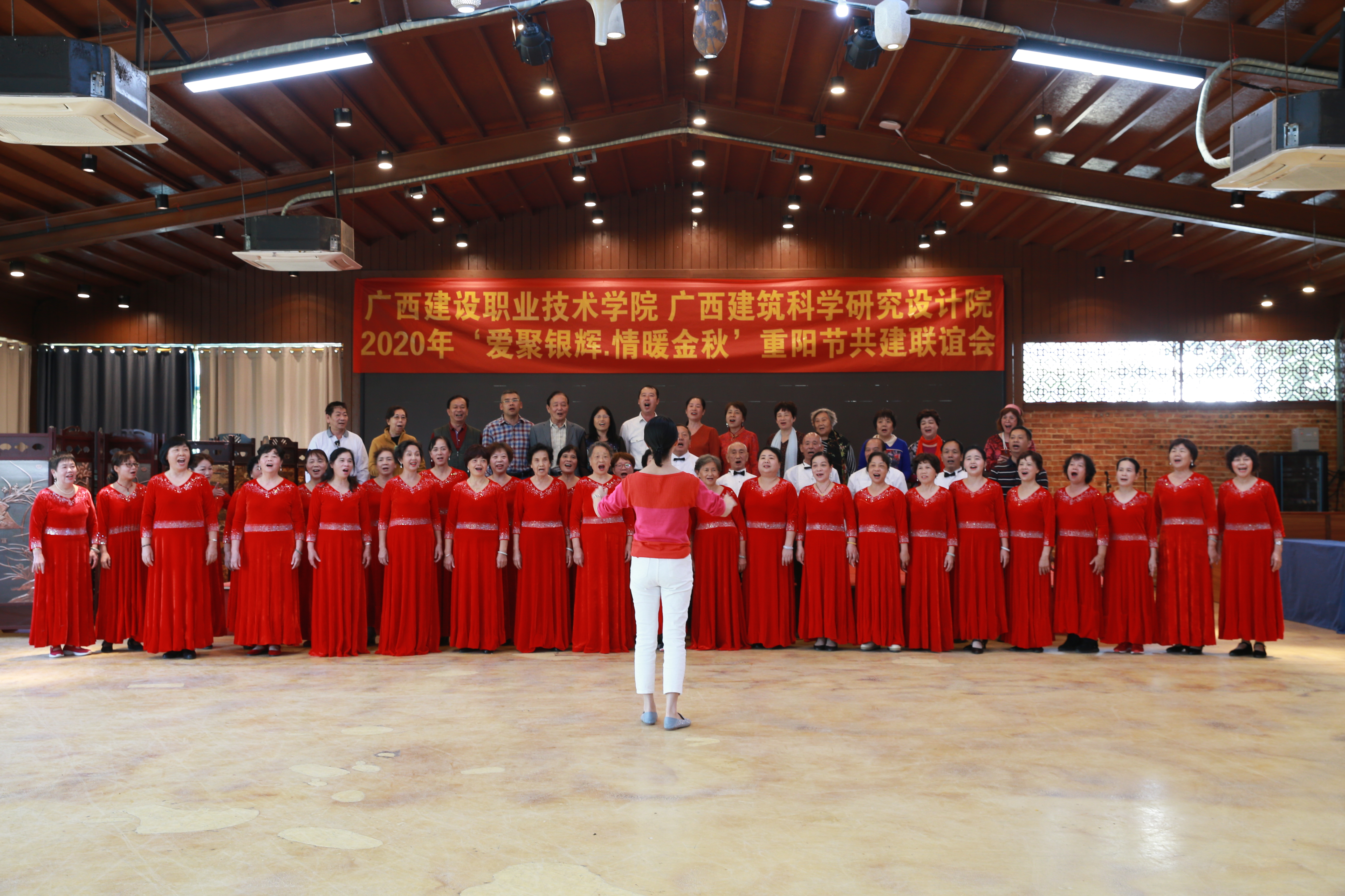 大合唱《我们的生活充满阳光》