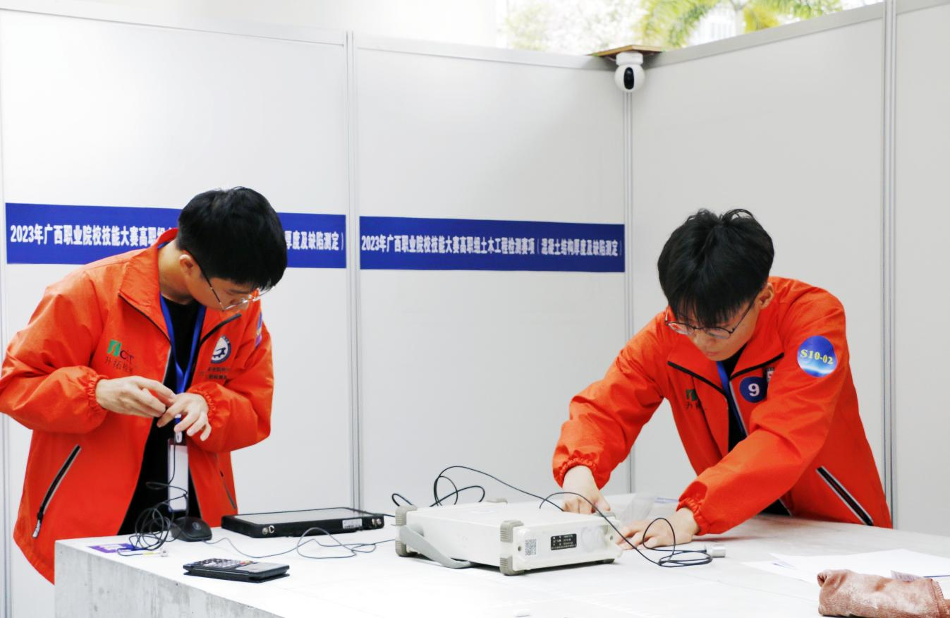 首页参赛选手参加实操竞赛现场