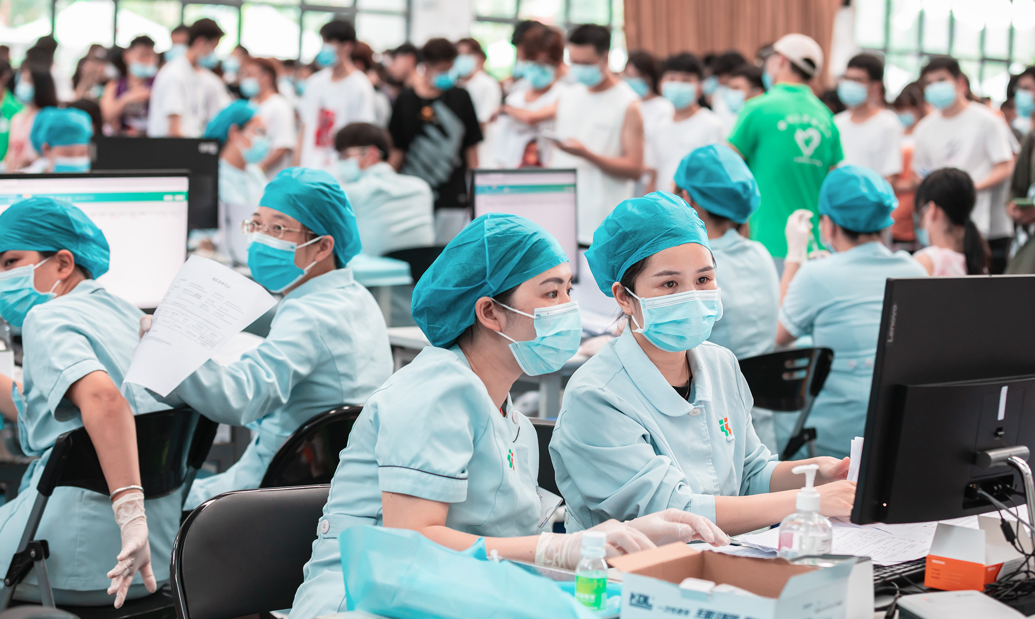 首页师生接种疫苗现场