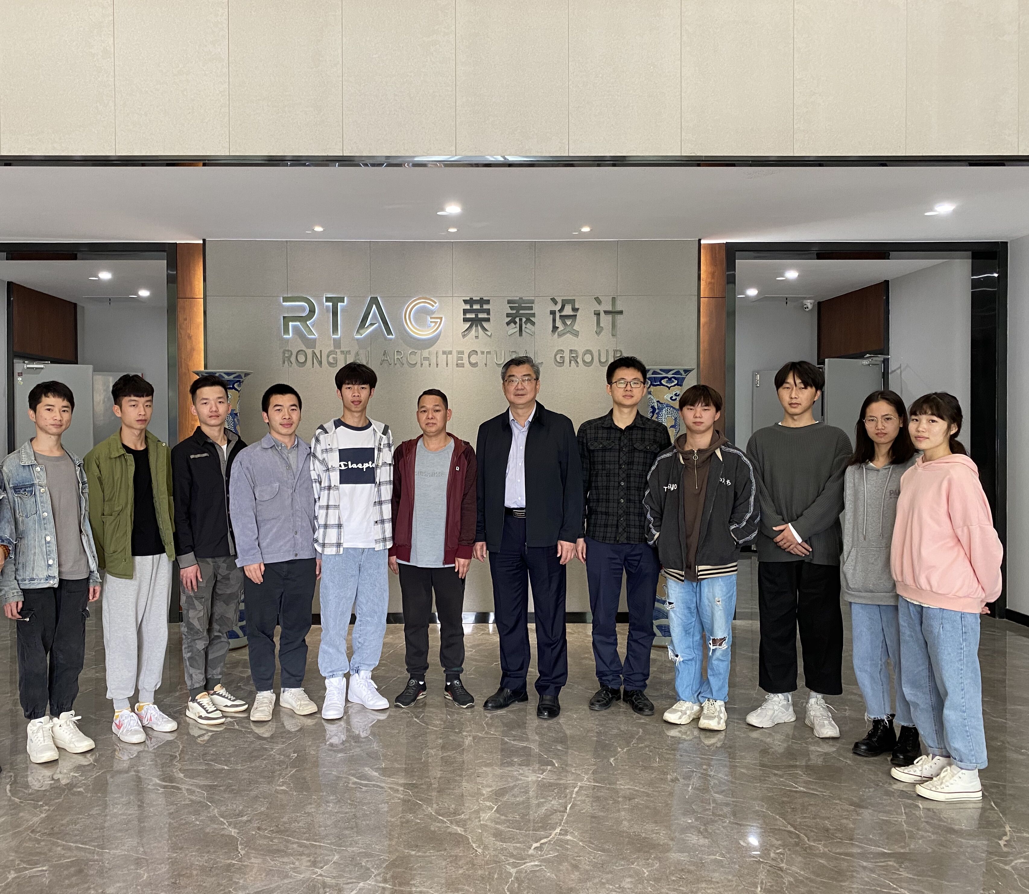 开展实习走访工作