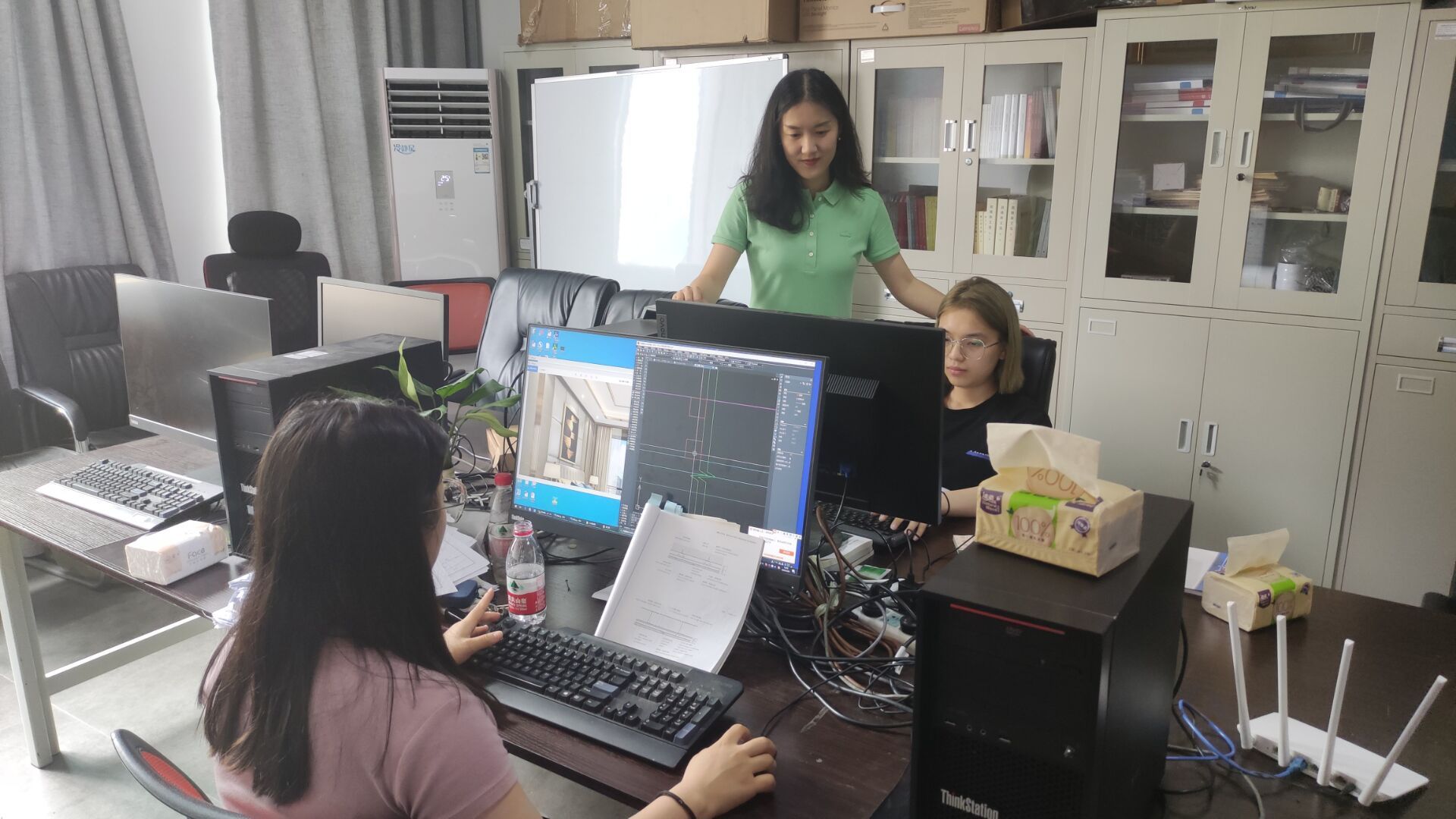 师生在积极备赛（雷速在线网站装饰技术应用赛项）