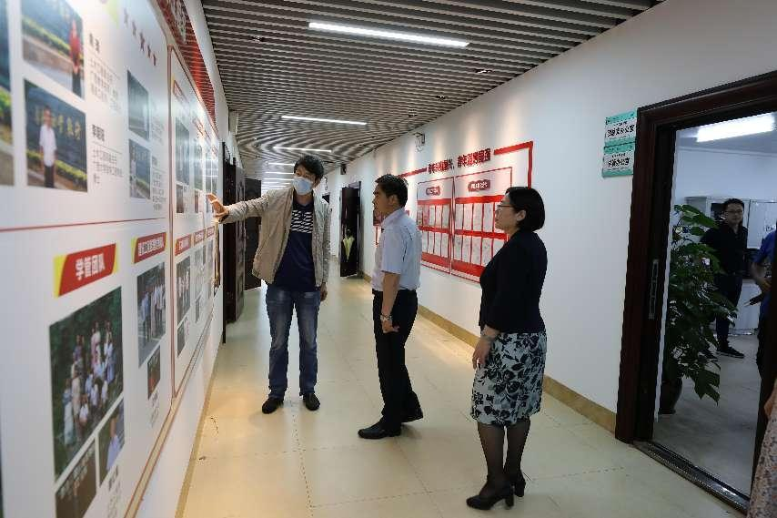 牙韩高书记一行参观首页土木工程学院