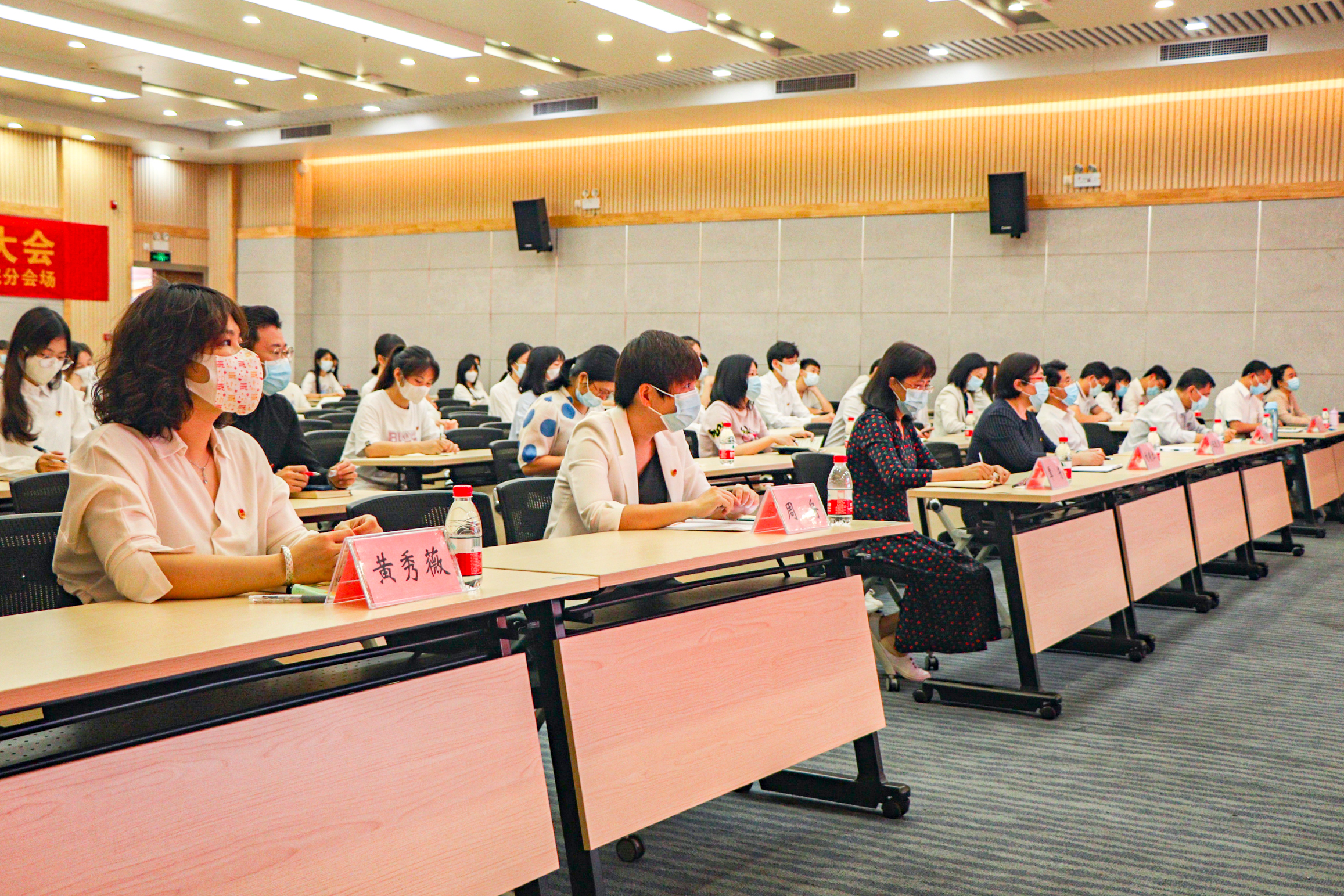 首页师生集中收看庆祝中国共产主义青年团成立100周年大会