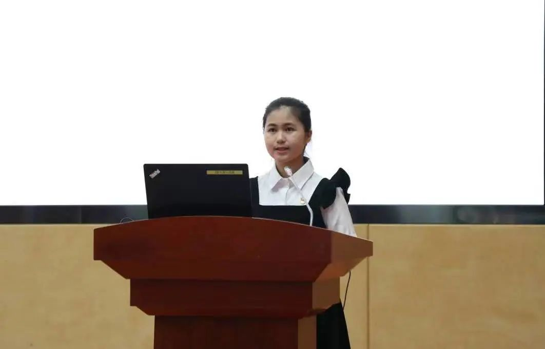 首页黄贝贝同学发言