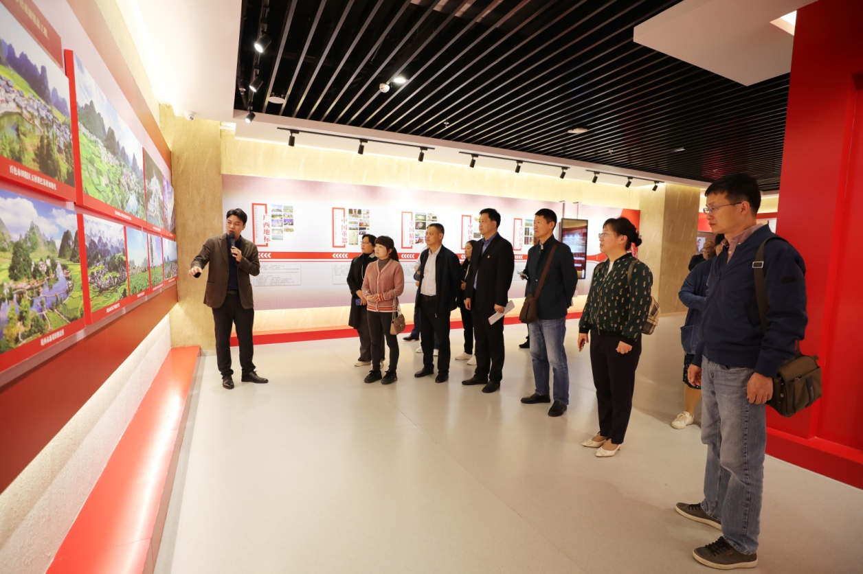 江苏省高校思想政治理论课教学指导委员会一行参观首页党建思政教育基地