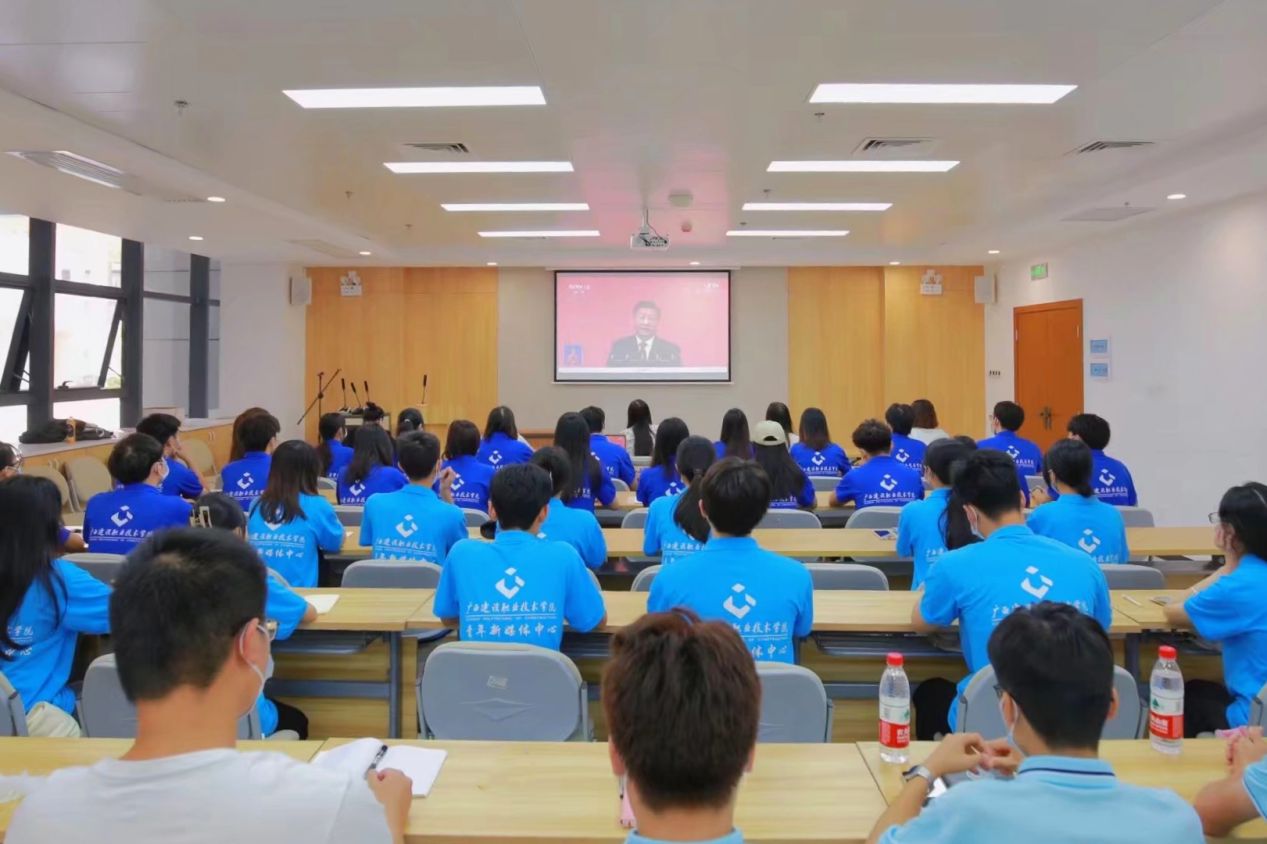 学校“青年之家”“分会场”