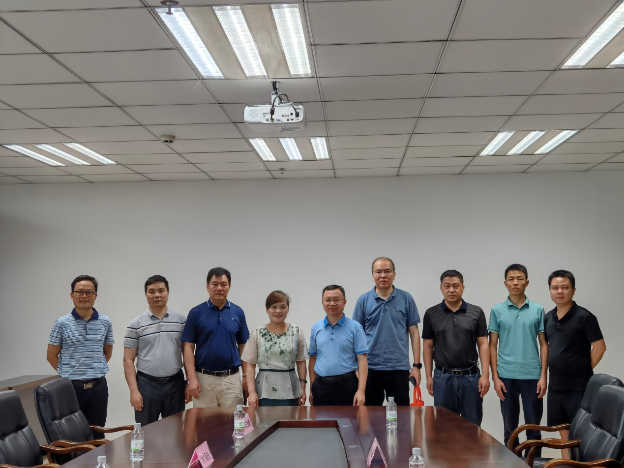 谢东副校长一行与广西壮族自治区雷速在线网站工程质量检测中心领导合影