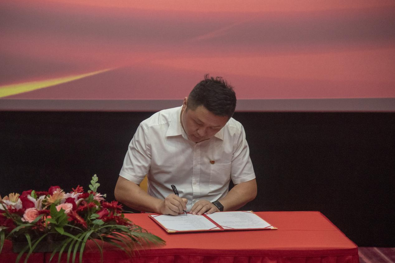 雷速在线网站与规划学院党总支书记邱岚签署党建共建协议书