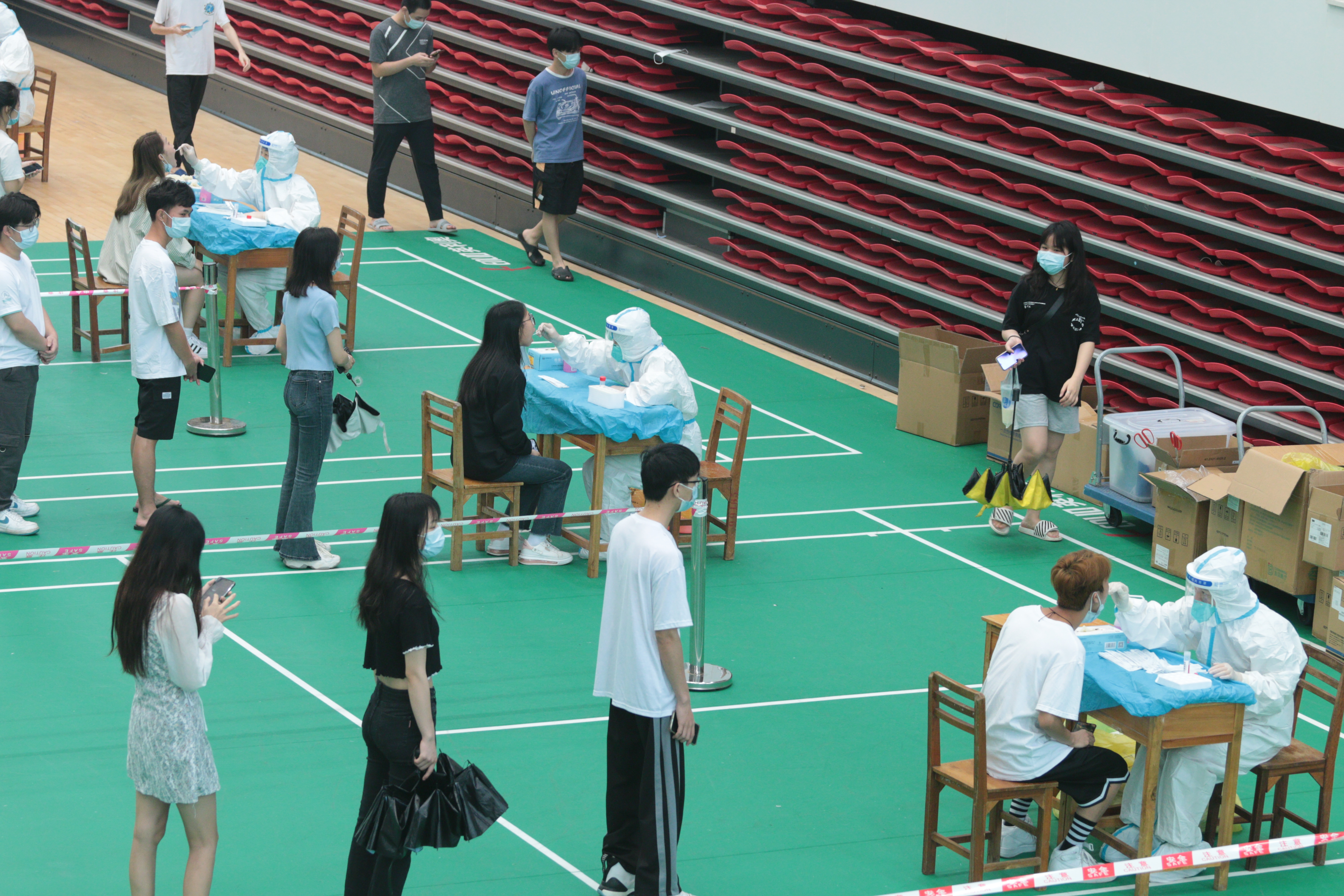 首页全员核酸检测现场