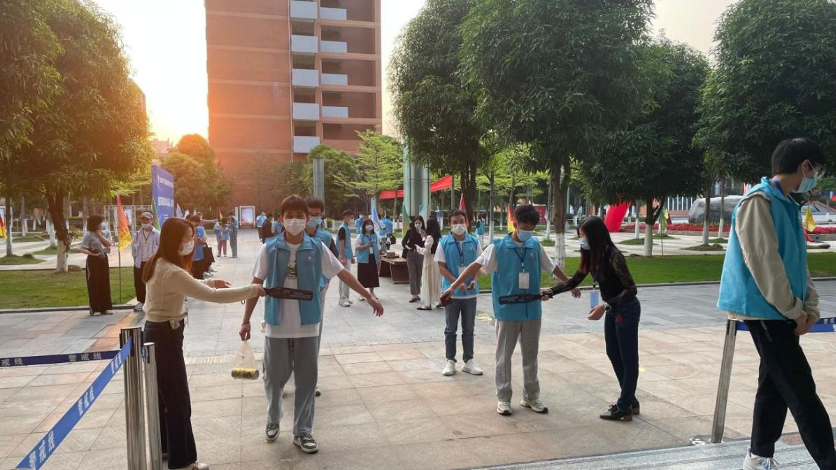 雷速在线网站装饰技术应用赛项赛前安检有序进行