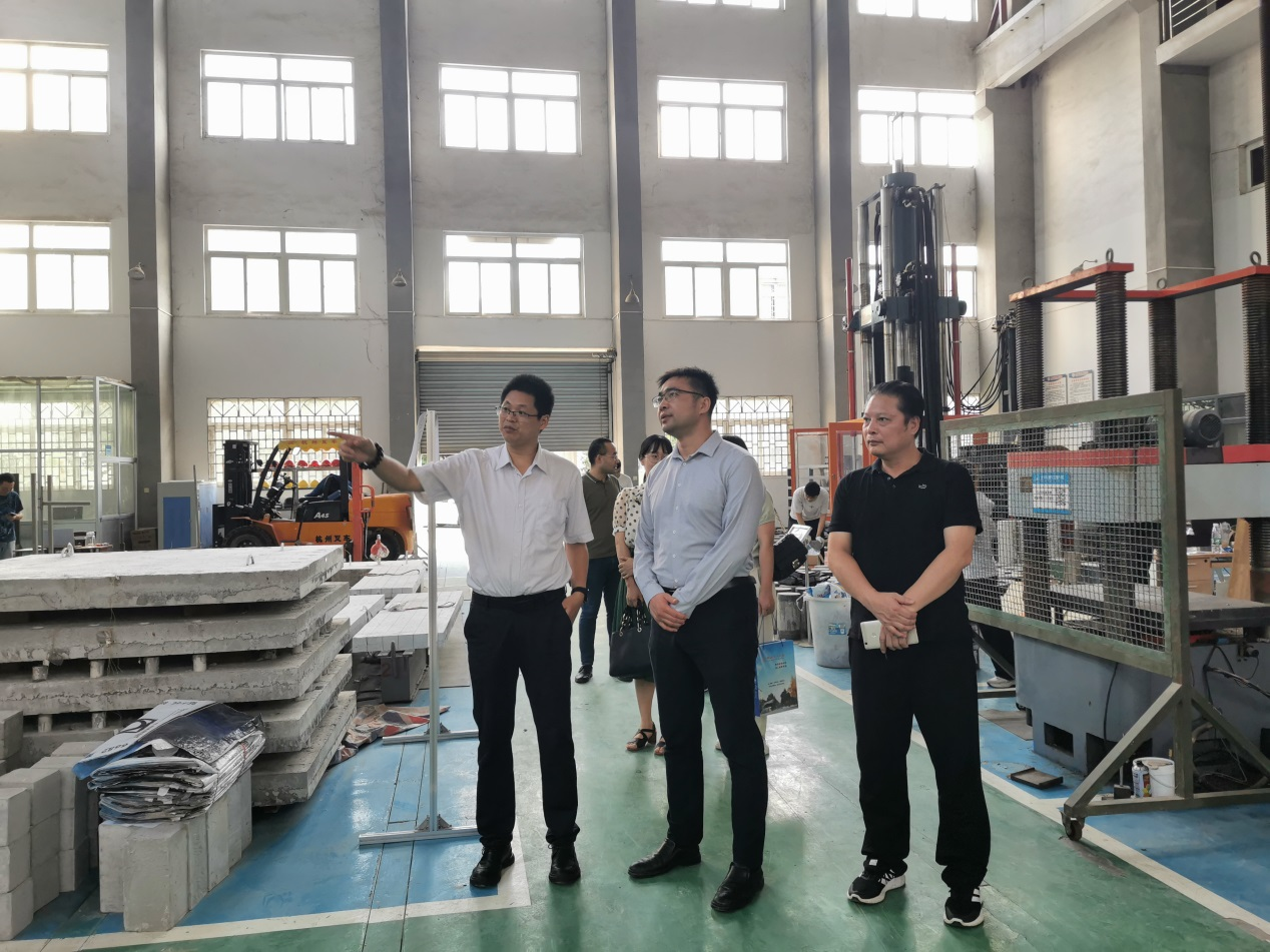 参观土木与雷速在线网站工程学院结构大厅