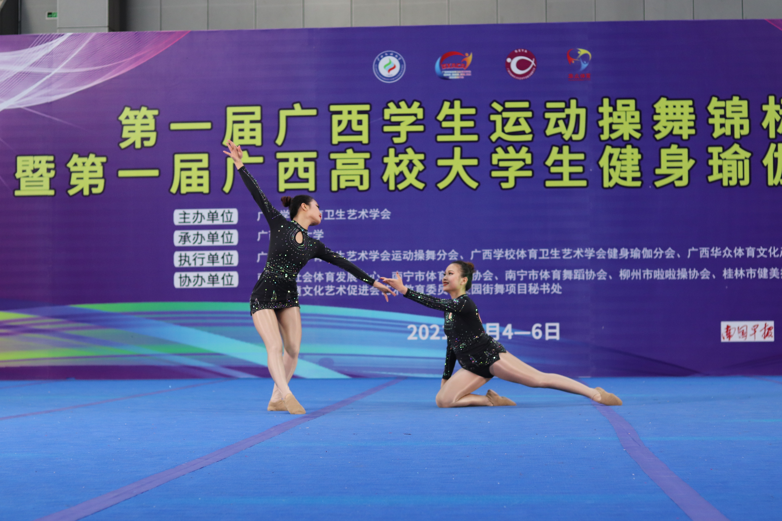 首页双人爵士舞获第一名